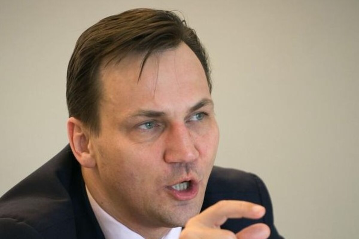 Україні слід надати далекобійні ракети — Радослав Сікорський
