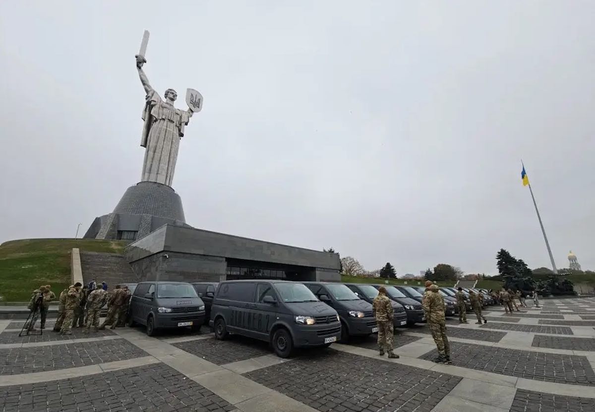 MK Foundation передав 50 фургонів для ЗСУ / Фото: пресслужба MK Foundation