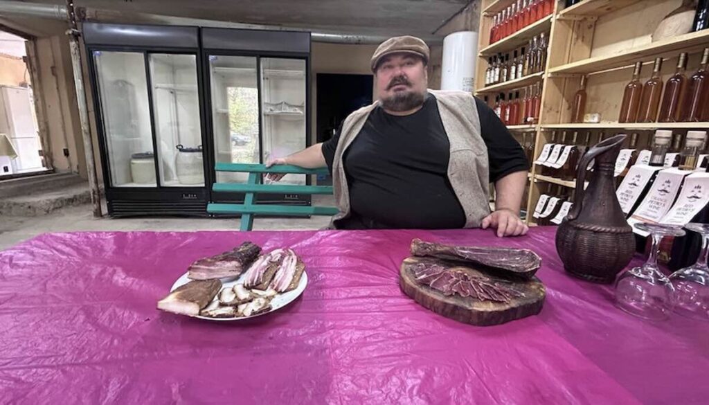 Полтавський винороб відроджує кахетинську технологію вина / Фото: Суспільне
